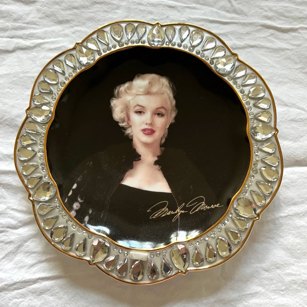 Jeweled tribute Sapphire Legend third issue Marilyn Monroe collectible plate